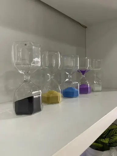 Clear glass hourglas